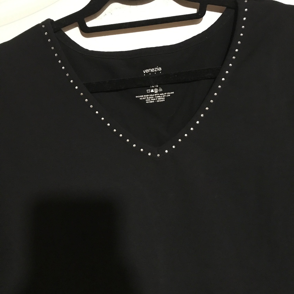 Black Basic Tee - Picture 2 of 3